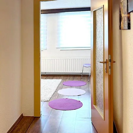 An Der Postmeilensaeule لوبنو